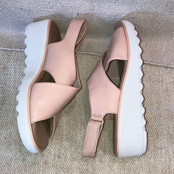 Clarks Women's size 6 1/2 dusty rose Blush Sandals with Velcro at ankle - Picture 8 of 16